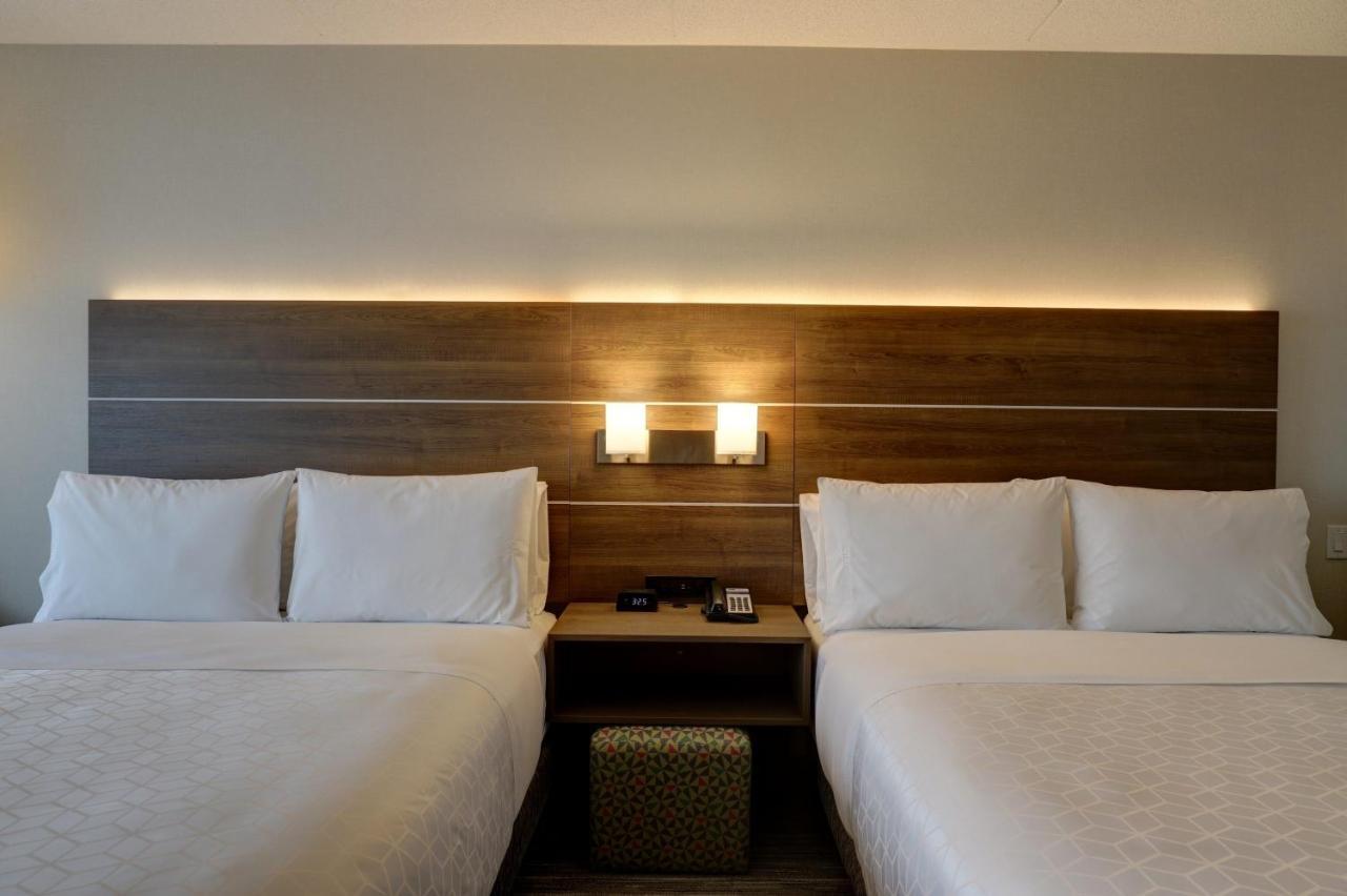Holiday Inn Express - Kingston West By Ihg Exterior foto