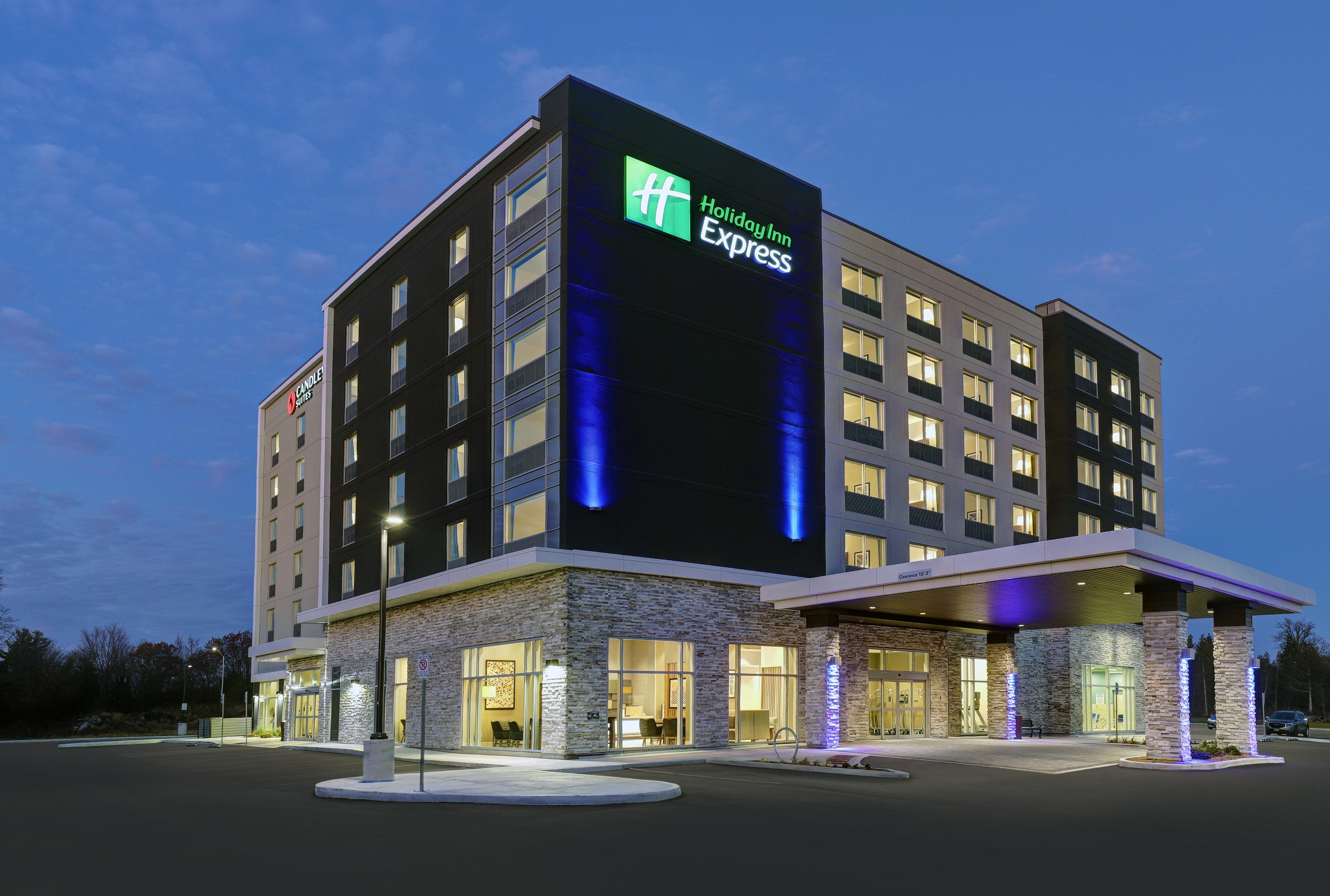 Holiday Inn Express - Kingston West By Ihg Exterior foto