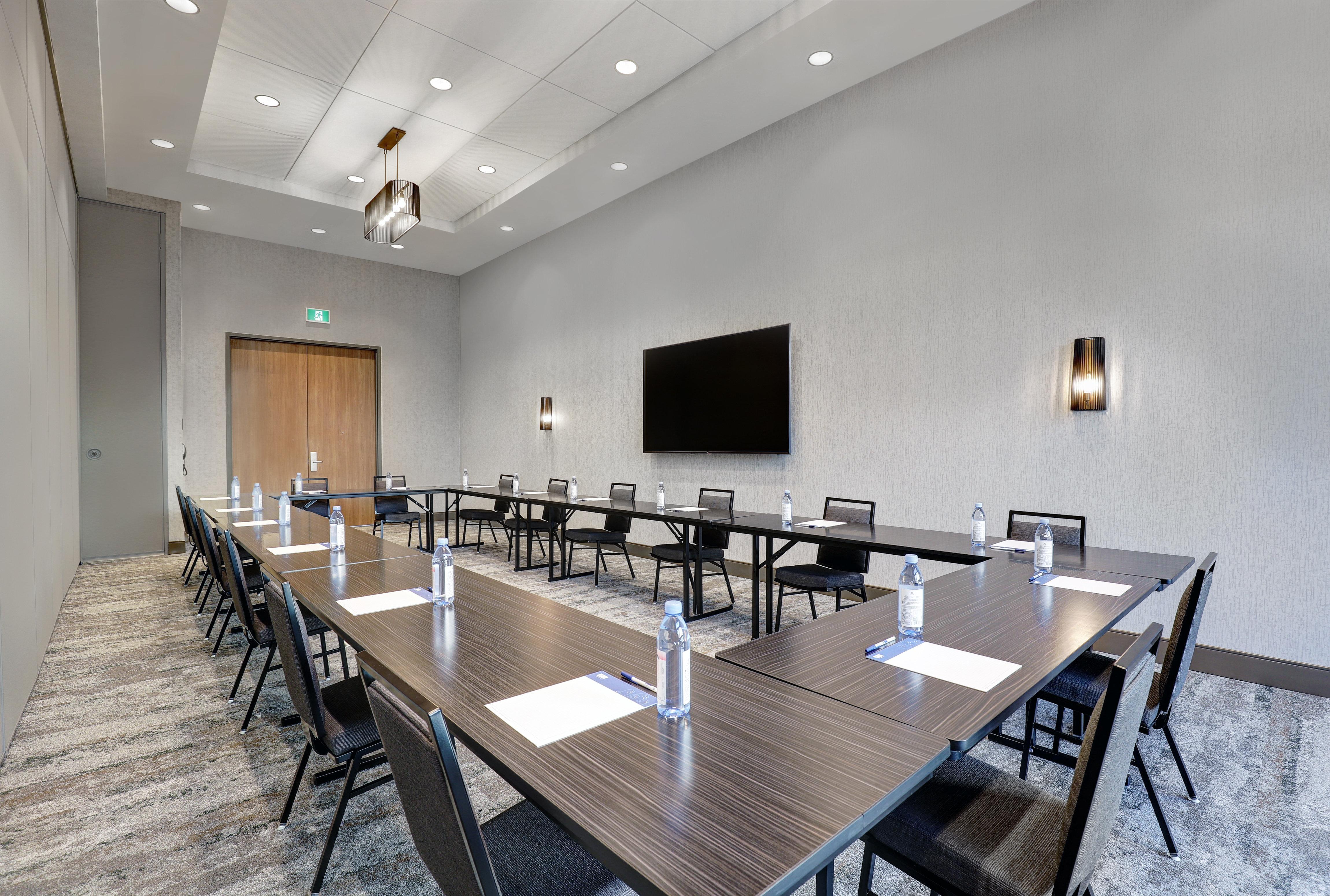 Holiday Inn Express - Kingston West By Ihg Exterior foto